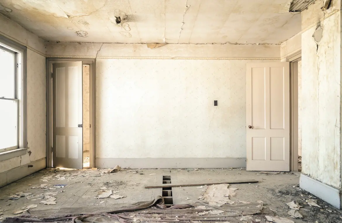 Waste disposal crew managing a cleanout project in Shively